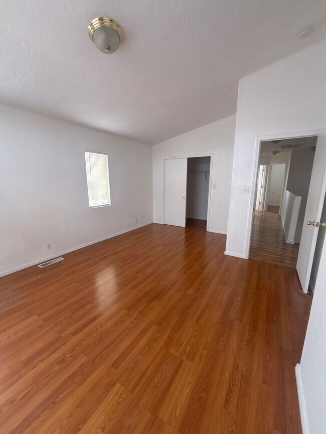 Building Photo - 4729 Chesapeake Pl NE