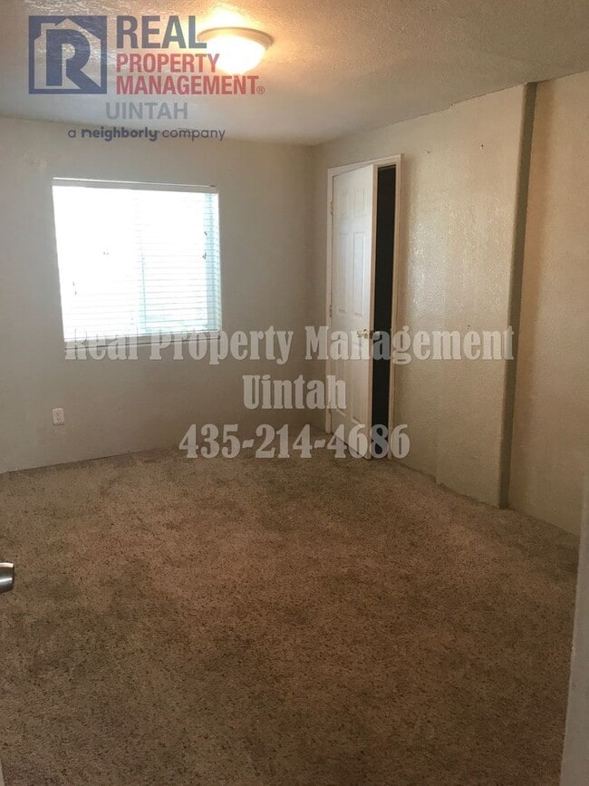 Building Photo - 1620 S Vernal Ave