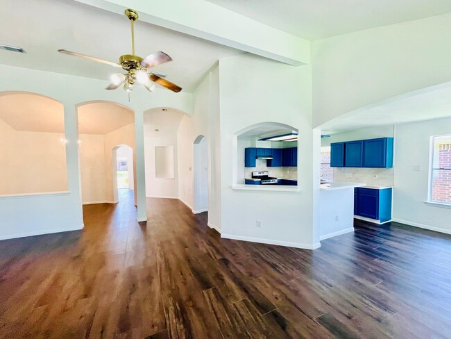 Building Photo - 17002 Summer Hollow Dr