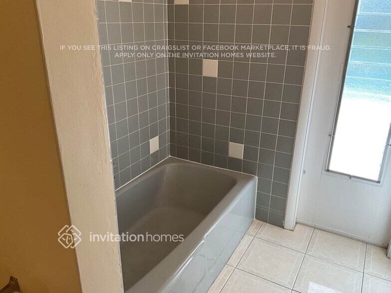 Building Photo - 15755 SW 105th Ct
