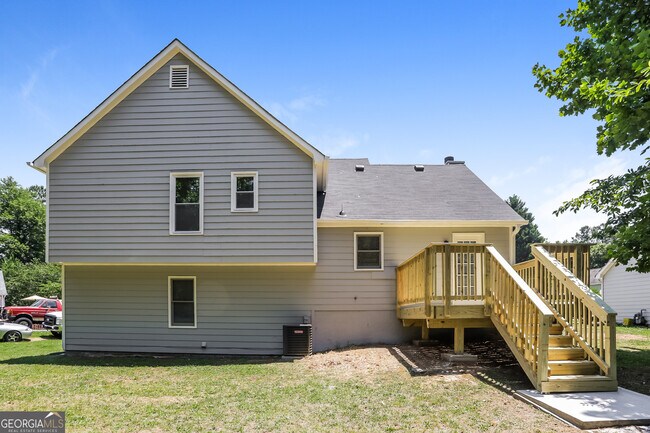 Building Photo - 215 Kiowa Ct SE