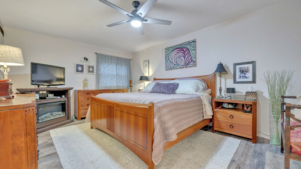 Bedroom - 20 Silverwood Cir