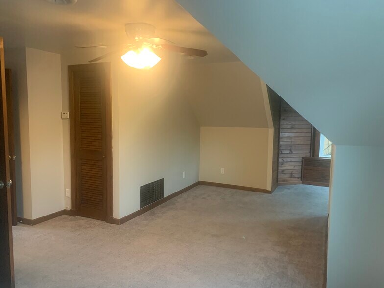 Bedroom - 219 E End Ave