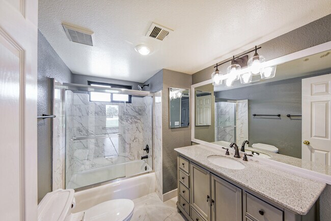 Building Photo - 40498 Bay Hill Way