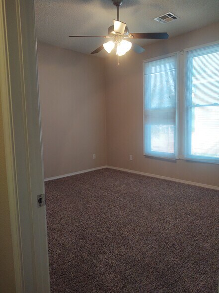 Building Photo - 2819 Tilles Ave