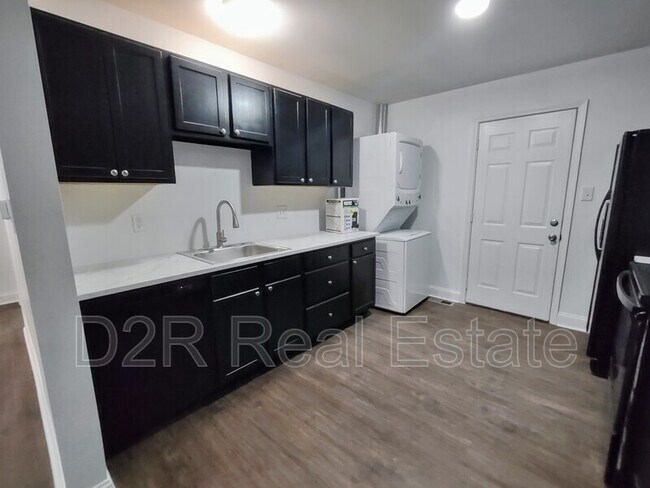 Building Photo - 7911 Southfield Dr