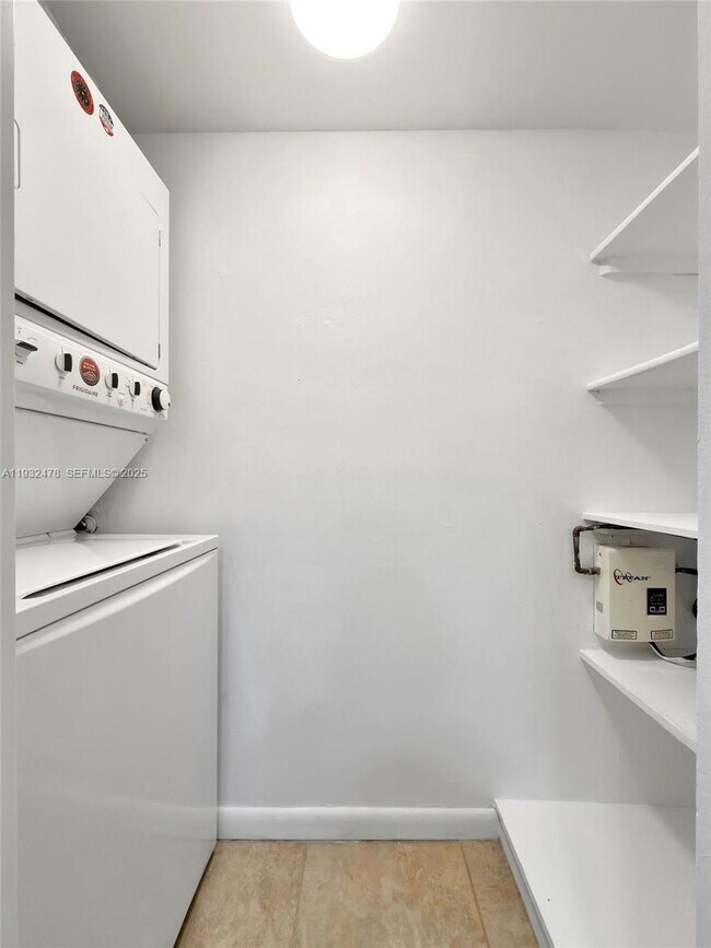 Building Photo - 5201 Orduna Dr