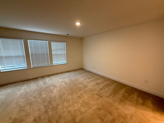 Building Photo - Mebane / Townhouse