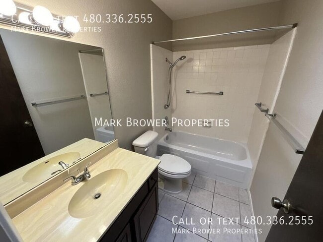 Building Photo - 3229 S Fairfield Dr