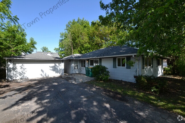 Building Photo - 605 Stryker Ave