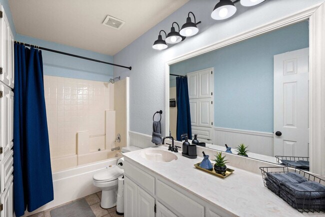 Building Photo - 324 Woodcrest Dr