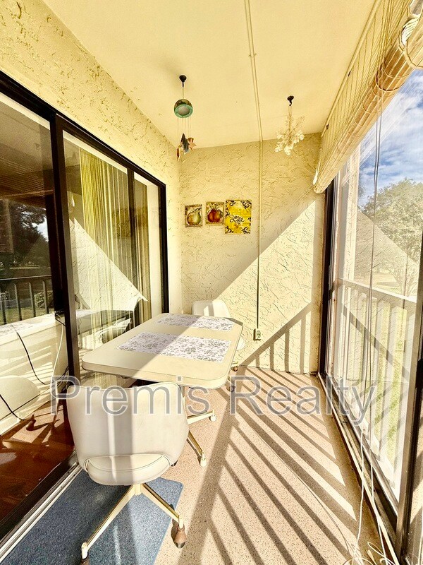 Building Photo - 2900 Cove Cay Dr