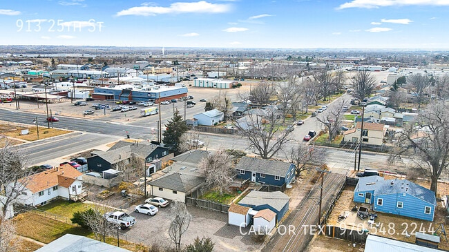 Building Photo - 913 25th St