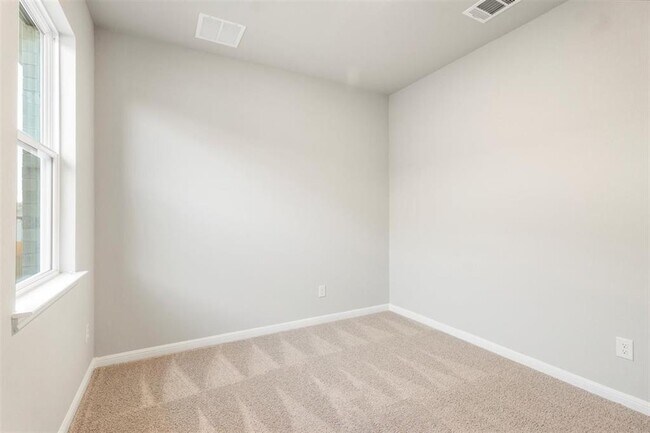 Building Photo - 204 Grn Knl Ln