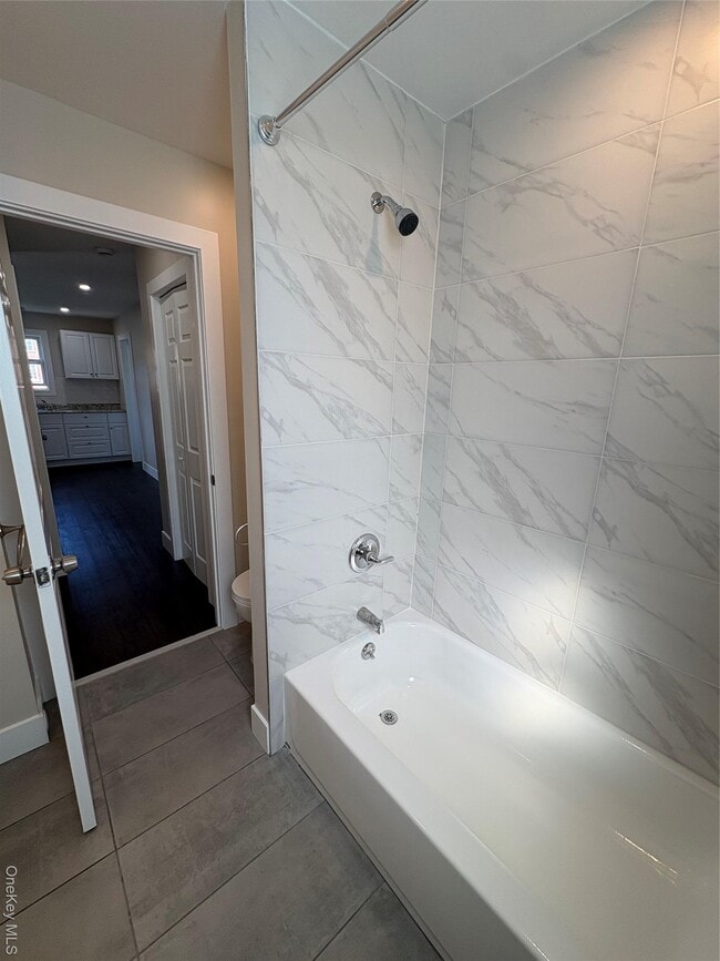 Building Photo - 579 Main St