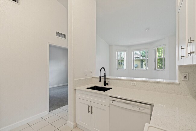 Building Photo - 2-bath condo on the 2nd floor with a newly...