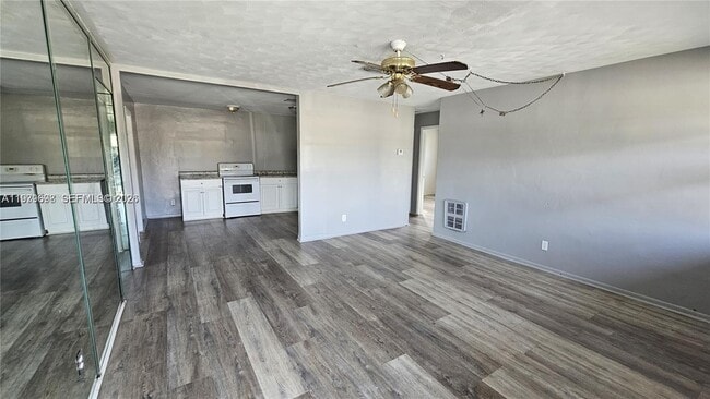 Building Photo - 374 NW 31st Ave