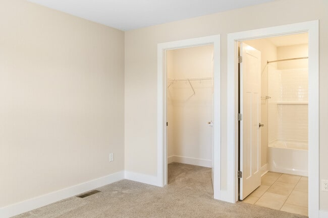 Building Photo - W218N16066 Tiger Lily Dr