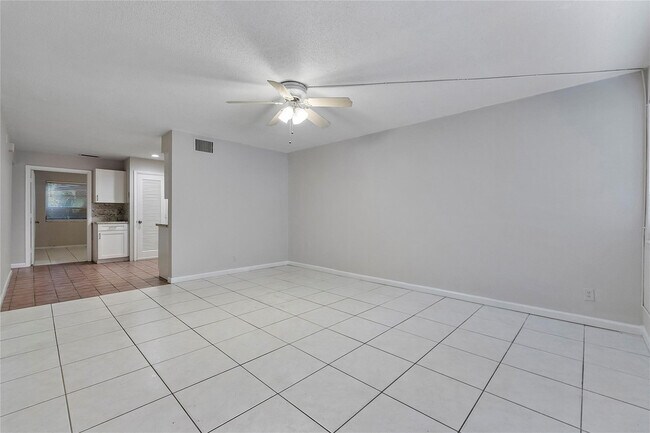 Building Photo - 2175 NE 56th St