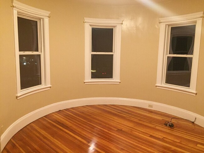 Building Photo - 25 Wainwright St