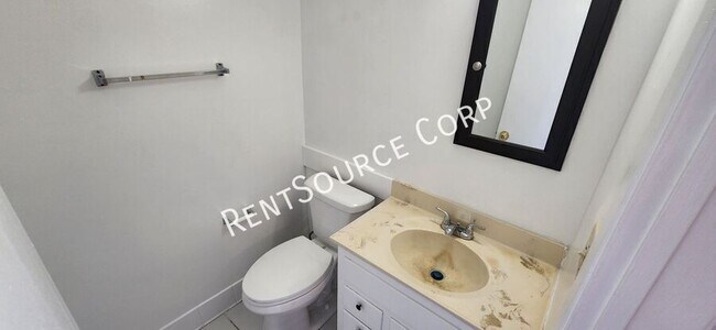 Building Photo - 1359 Springfield St