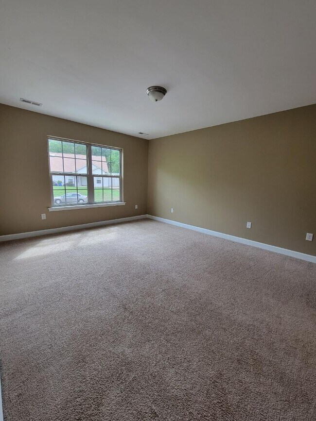 Building Photo - 318 Zach Dr