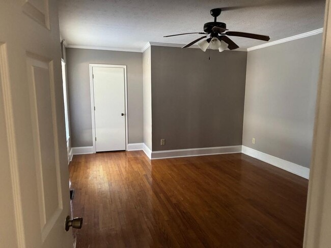 Building Photo - 121 Woodland Cir