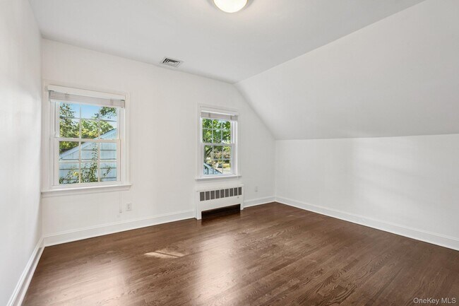 Building Photo - 71 Tamarack Rd