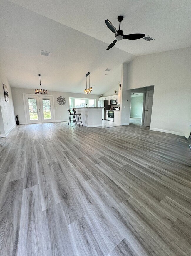 Building Photo - Bushnell 3BR/2BA Home! Brand New Everythin...