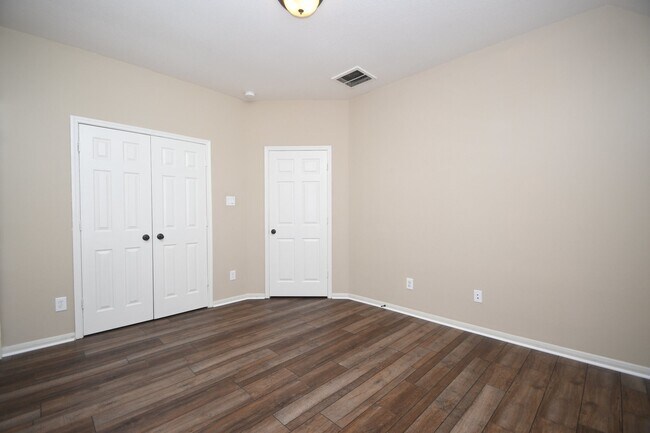 Building Photo - 606 Whitney Oaks Ln