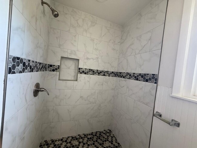 Building Photo - 105 S Magnolia St