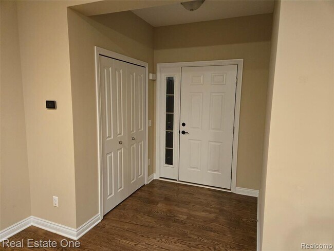 Building Photo - 1131 Woodslee Ave