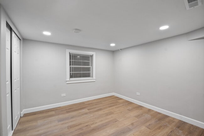 Building Photo - 3751 N Clifton Ave