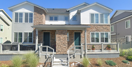 Building Photo - Stunning 4-Bedroom Duplex in Desirable Alp...