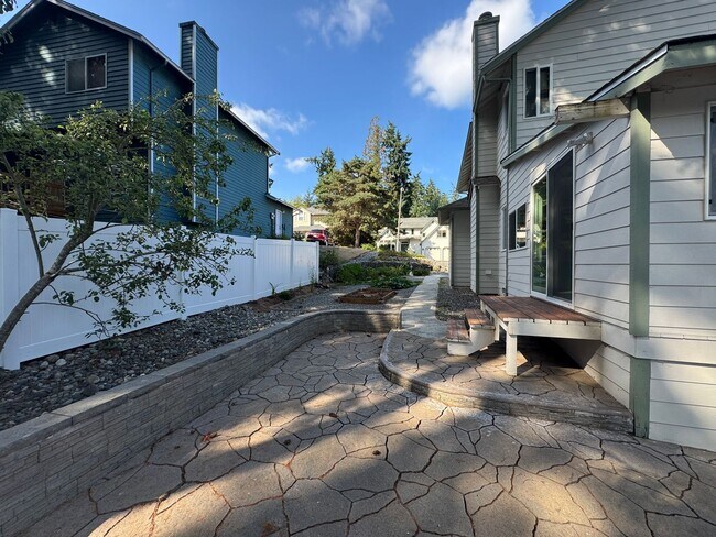 Building Photo - HEART OF SILVERDALE - 4BED 3 BATH HOME