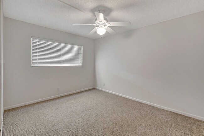 Building Photo - 2845 SW 22nd Ave