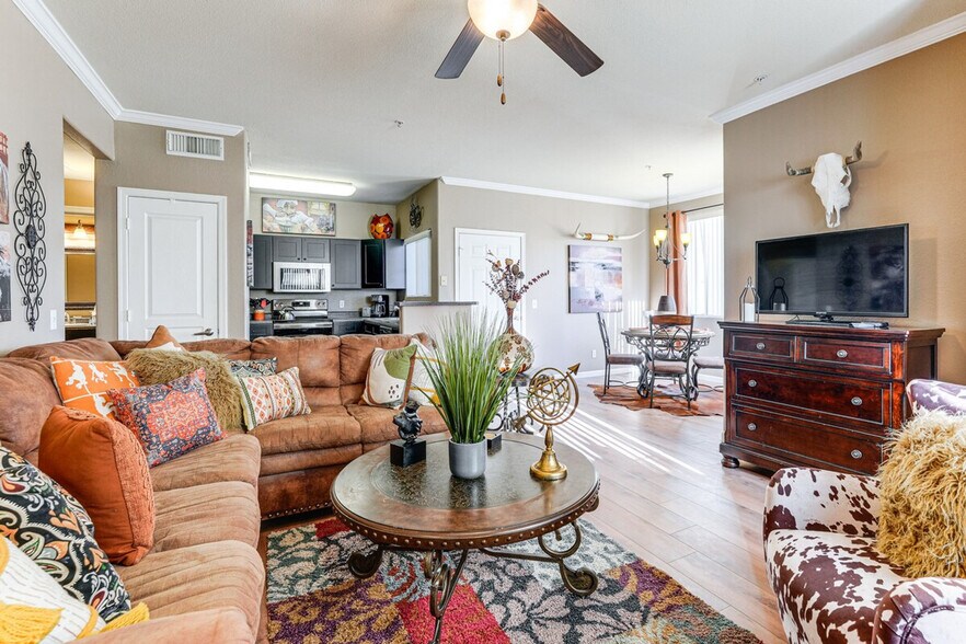 Building Photo - 1941 Pierpont Dr