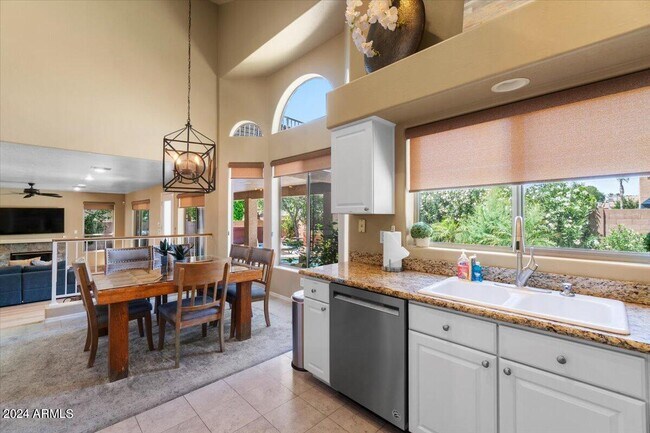 Building Photo - 5512 E Campo Bello Dr