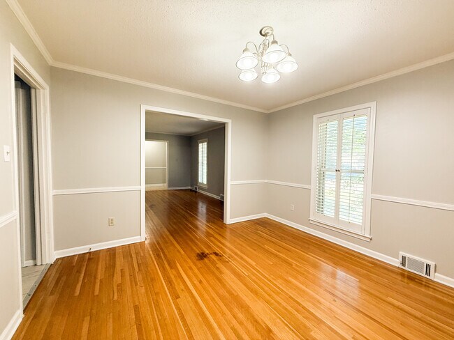 Building Photo - 5305 Oak Meadow Ave