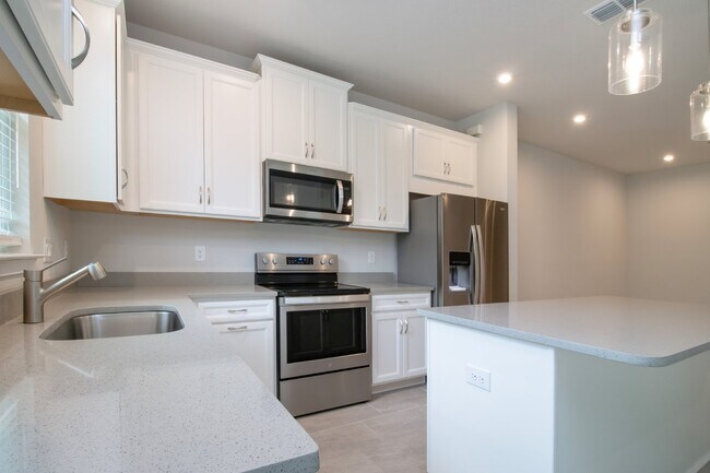 Building Photo - Stunning 3 Bed Townhouse for Rent in Lakewood Ranch! Spacious, Modern, and Move-In Ready!