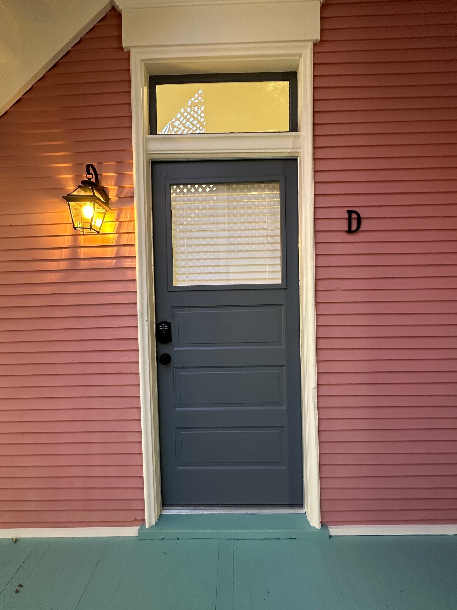 Building Photo - 516 E 8th St