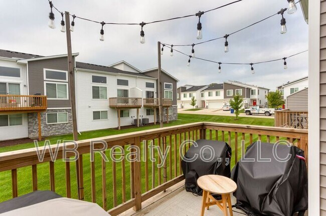 Building Photo - 9750 Turnpoint Dr
