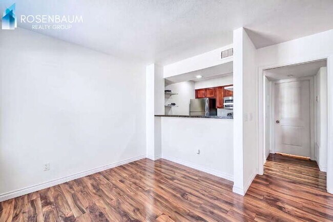 Building Photo - Charming 1 Bed / 1 Bath ground level condo unit in Uptown Phoenix!