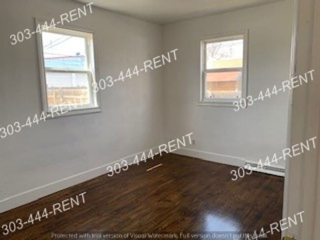 Building Photo - EM931