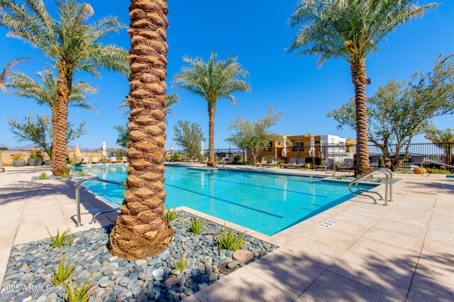 Building Photo - 5000 N Camelback Rdg Dr