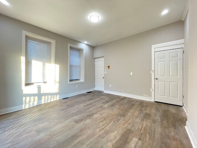Building Photo - 2259 Loth St