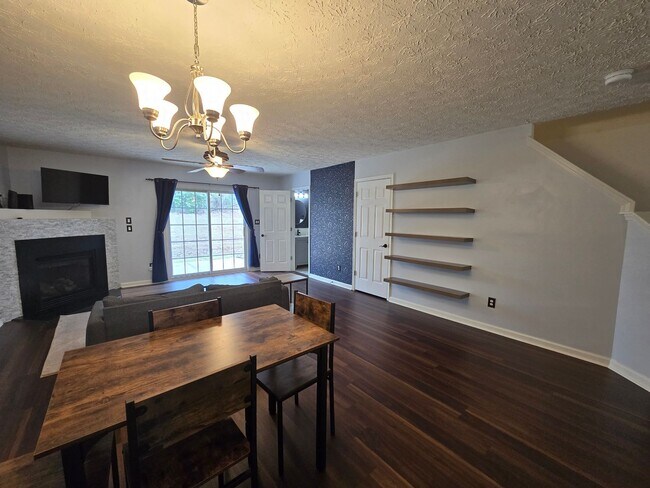 Building Photo - Super Adorable End-Unit Townhome in RTP with Designer Flair!
