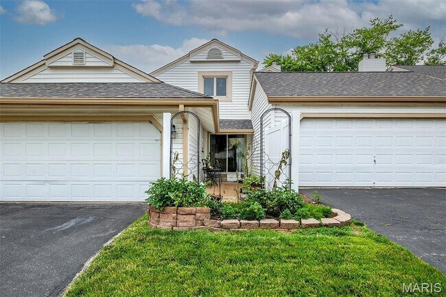 Building Photo - 14991 Broadmont Dr