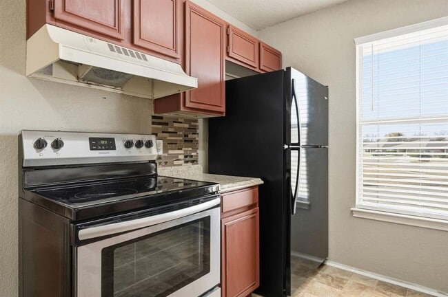 Building Photo - 1716 Benttree Dr