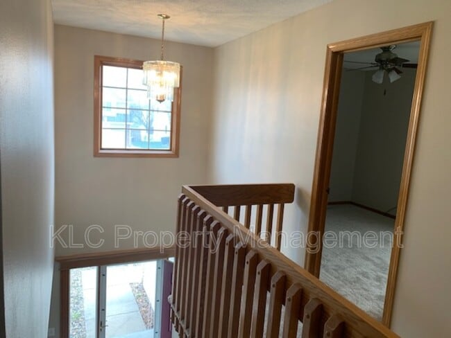 Building Photo - 15417 Ridgeview Dr